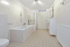 37 Kam Onnesln 141-a Badk 01b