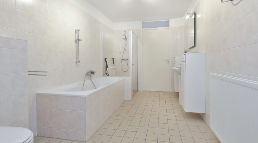 37 Kam Onnesln 141-a Badk 01b