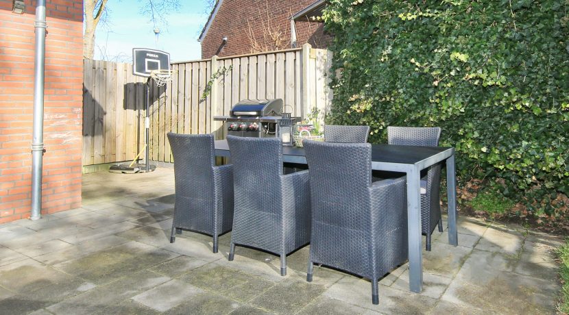 38 Uiverstr 2 Tuin 01e