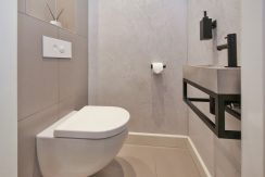 43 Uiverstraat 2 Gastentoilet 01a