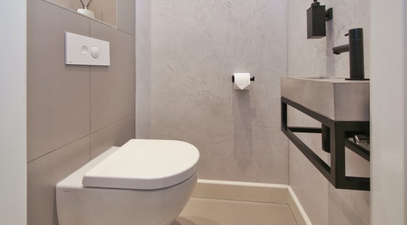 43 Uiverstraat 2 Gastentoilet 01a