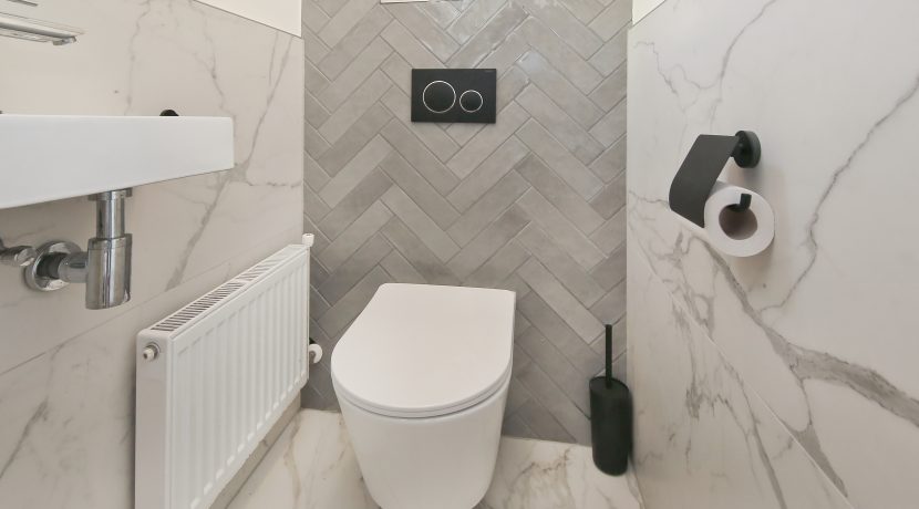 67 Nieuwemeerdijk 377 Toilet 01a
