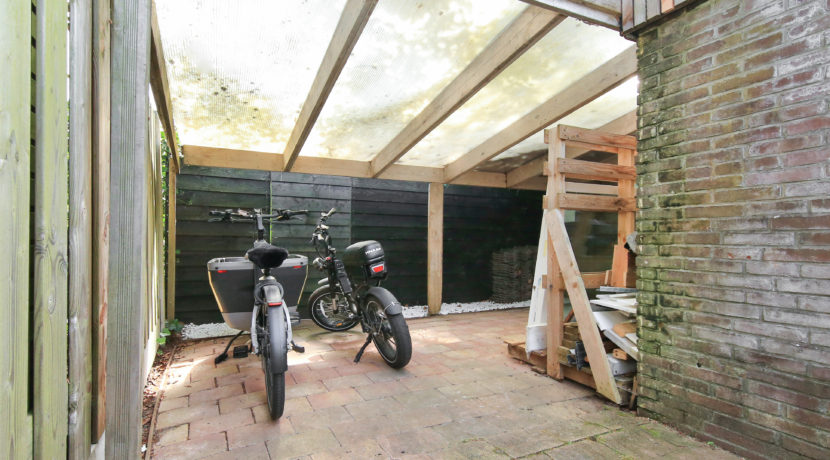 76 Akerdijk 269 stalling 01a